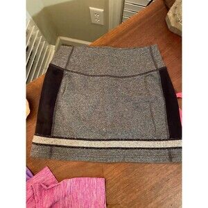 Lululemon Grey and black knit mini Skirt- Size 4